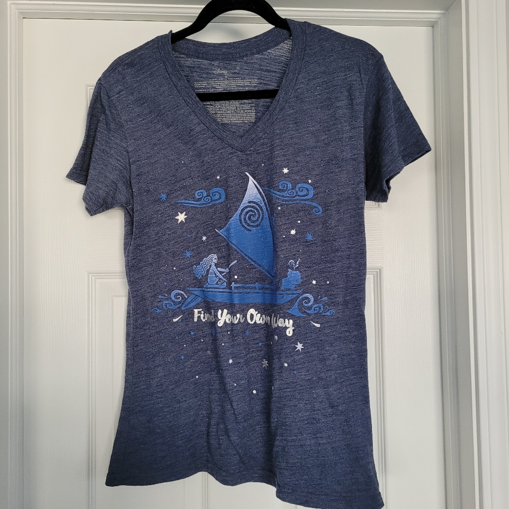 Moana Disney Store blue tshirt size M